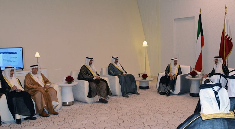 صاحب السمو الأمير الشيخ صباح الأحمد أثناء وصوله الدوحة والوفد المرافق له