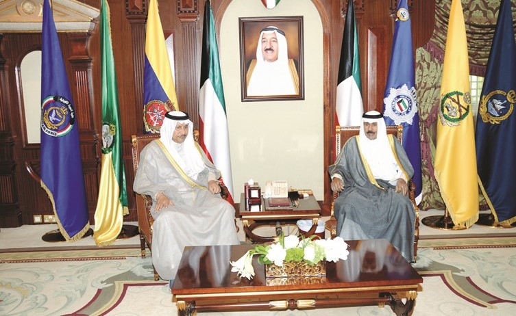 سمو ولي العهد الشيخ نواف الأحمد مستقبلا سمو رئيس الوزراء الشيخ جابر المبارك﻿