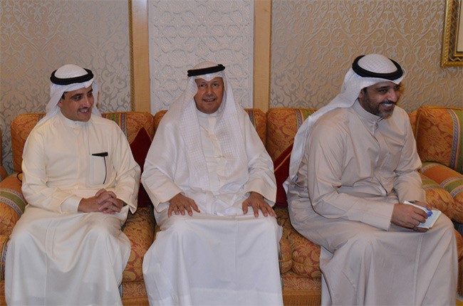 الشيخ محمد العبدالله وكبار المسؤولين من الوفد الرسمي المرافق لسمو أمير البلاد