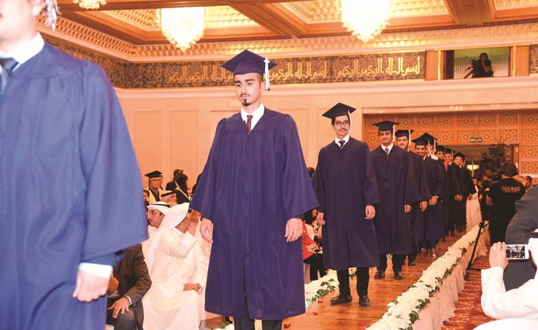 من الطلبة الخريجين دفعة 2017﻿