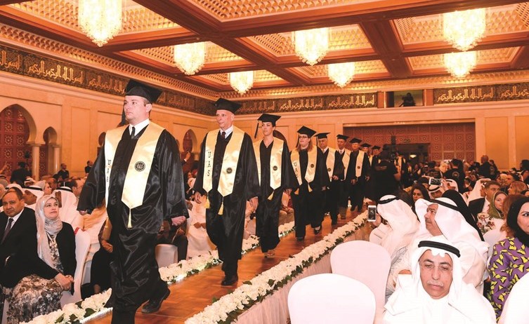 طابور الخريجين وفرحة النجاح﻿
