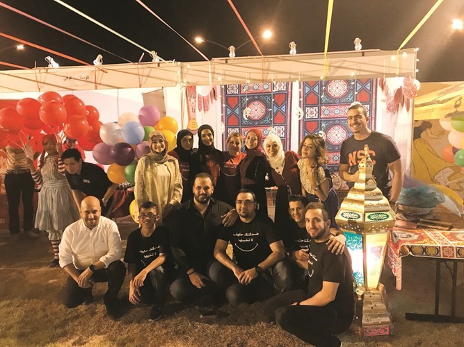 لقطة جماعية للمشاركين في الاحتفال بالقرقيعان ﻿