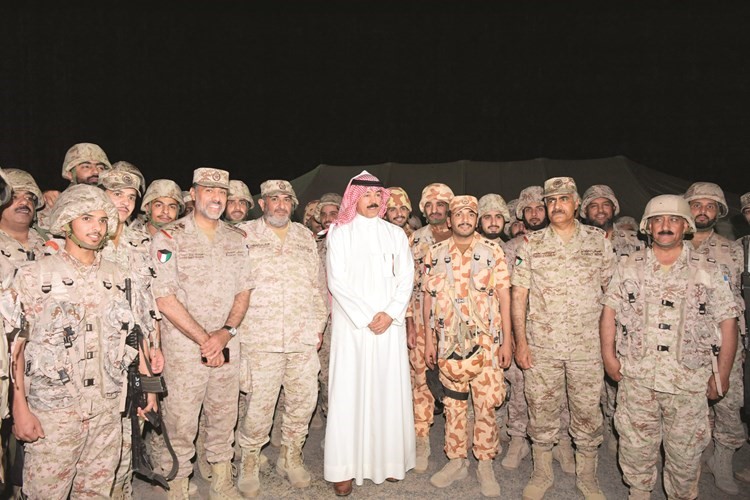 الشيخ محمد الخالد والفريق الركن محمد الخضر والفريق الركن الشيخ عبدالله النواف واللواء الركن الشيخ خالد الصباح مع عدد من ضباط وأفراد القوة			(قاسم باشا)﻿