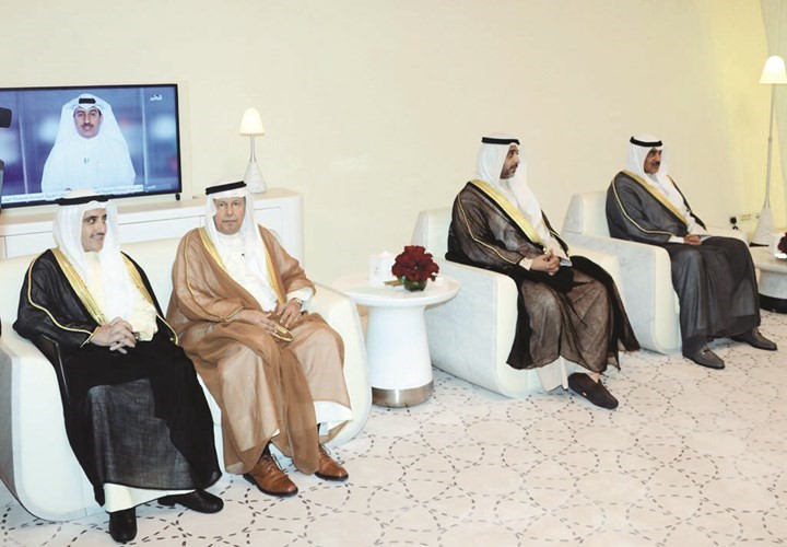 الشيخ صباح الخالد والشيخ محمد العبدالله والسفير أحمد فهد الفهد والشيخ د.أحمد ناصر المحمد خلال اللقاء مع أمير قطر﻿