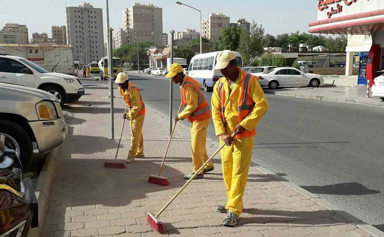 رفع 12 درباً من المخلفات في "الفروانية"