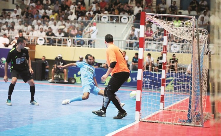 حمد حيات يضع الكرة في الشباك ﻿