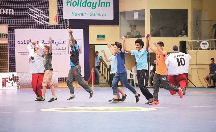 فرحة الفوز على فريق المجسمين ﻿