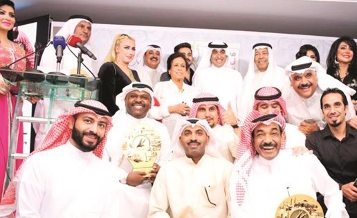 فرحة نجوم الفن والإعلام بعد التكريم العام الماضي﻿