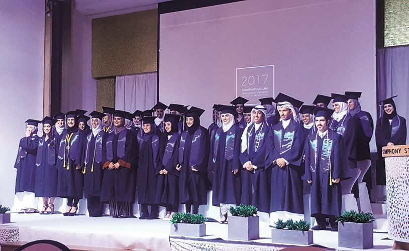 لقطة جماعية لخريجي كلية العمارة﻿