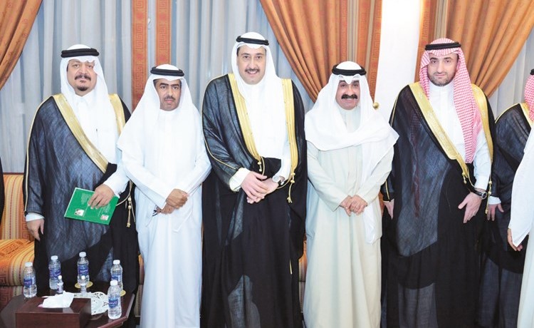 فيصل ومالك الحمود مع عدد من المهنئين﻿