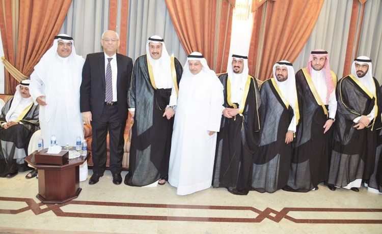السفير المصري ياسر عاطف وجمع من المهنئين﻿