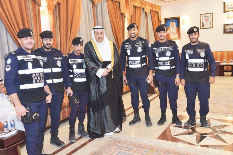 فيصل الحمود متوسطا عددا من رجال الداخلية﻿