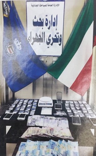 المخدرات التي تم ضبطها مع المواطن ورفيقه البدون﻿