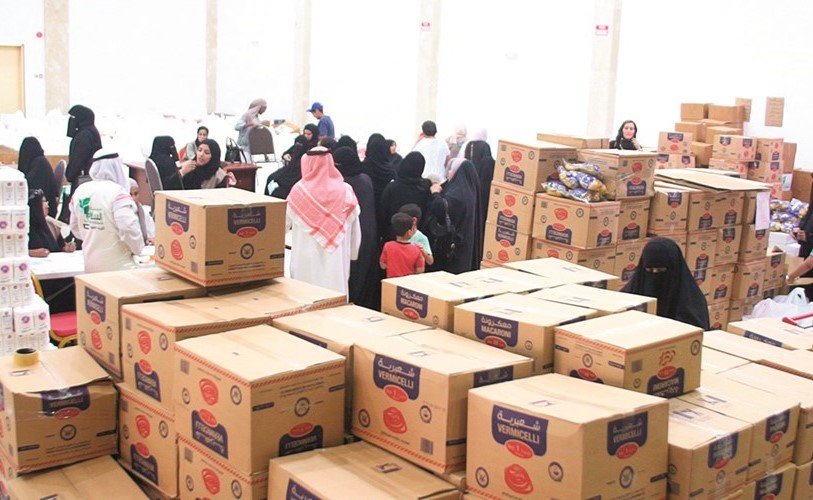 فريق «علي الغانم وأولاده للأعمال الإنسانية» يوزع مساعدات تموينية بالتعاون مع جمعية السلام