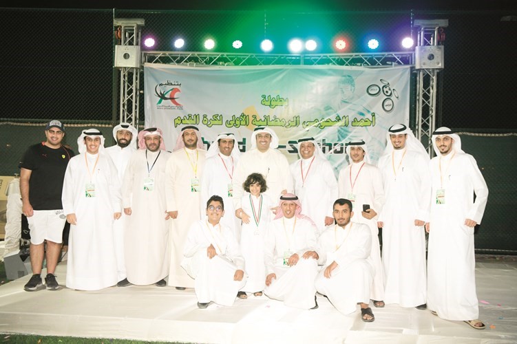 اللجنة المنظمة مع راعي البطولة أحمد الشحومي	﻿