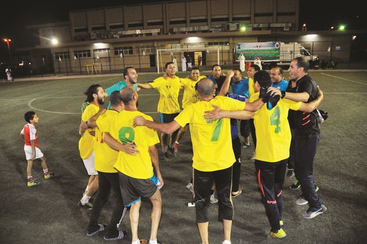 فرحة فريق شركة مجدي بعد إحراز اللقب 	(عادل سلامة)﻿