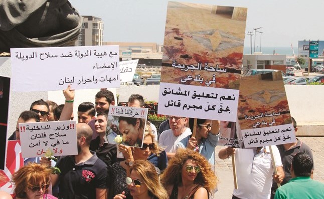 تجمع من اجل قضية السلاح المتفلت والرصاص العشوائي تحت شعار كرمال كل يللي راحو خلال اعتصامهمفي ساحة الشهداء(محمود الطويل)﻿