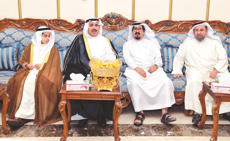 الشيخ حمد الجابر ومحمد بن صبحان يباركان	(شانافاس قاسم)﻿