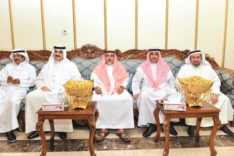 فيصل الحجي والشيخ مبارك العبدالله والمستشار نايف المطيرات يهنئون﻿