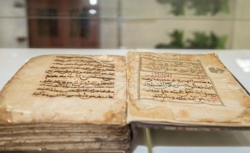 نسخ نادرة للمصحف الشريف وروائع المخطوطات المغربية في الشارقة