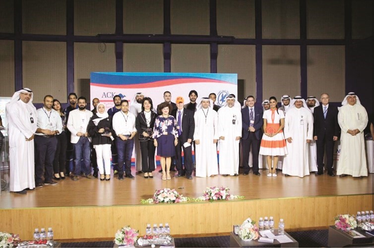 صورة جماعية من حفل التكريم﻿