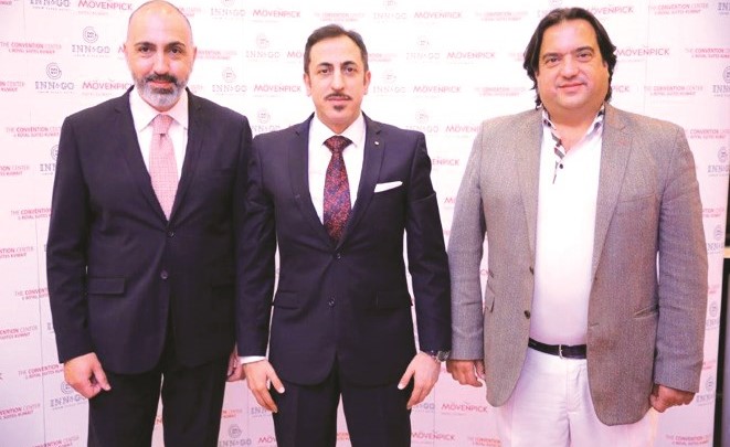 رئيس البعثة الديبلوماسية اللبنانية ماهر خير متوسطا ميشيل الحاج وعلي حداد﻿