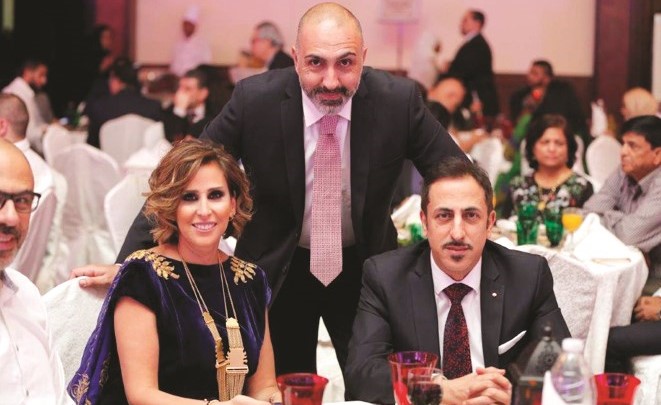 علي حداد متوسطا رئيس البعثة اللبنانية ماهر خير وإيناس عبدالعزيز﻿