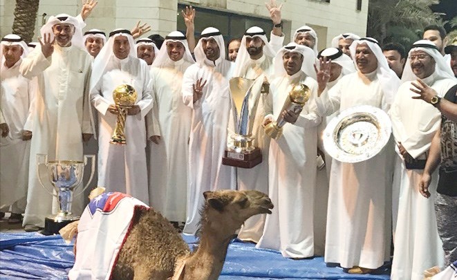 رئيس مجلس الأمة والرئيس الفخري لنادي الكويت مرزوق الغانم يشارك أعضاء النادي بالحفل﻿