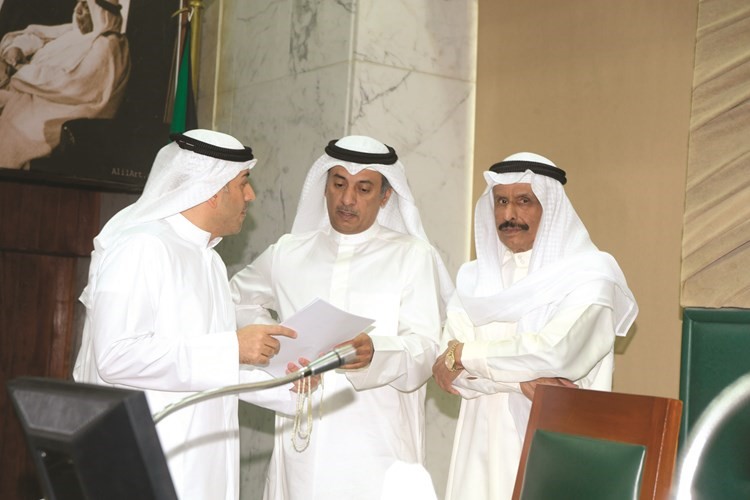 مهلهل الخالد متوسطا محمد المعجل وم.علي الموسى ﻿