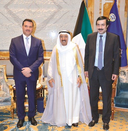 صاحب السمو الأمير الشيخ صباح الأحمد مستقبلا د.جمال الحربي ود.كمال الشومر ﻿