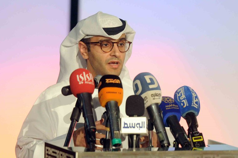 عبد اللطيف المشاري خلال اللقاء المفتوح