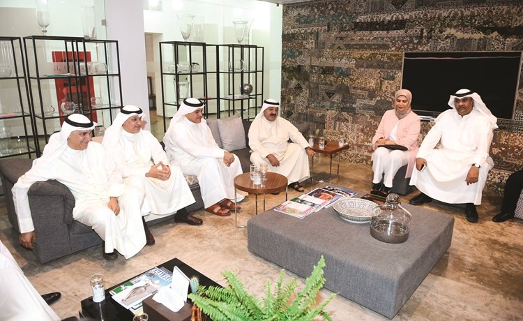 الشيخ ناصر صباح الأحمد وم.سالم الأذينة وبدر الحماد وم.علي اليوحة وعلي الفضالة وهبة الطويل﻿