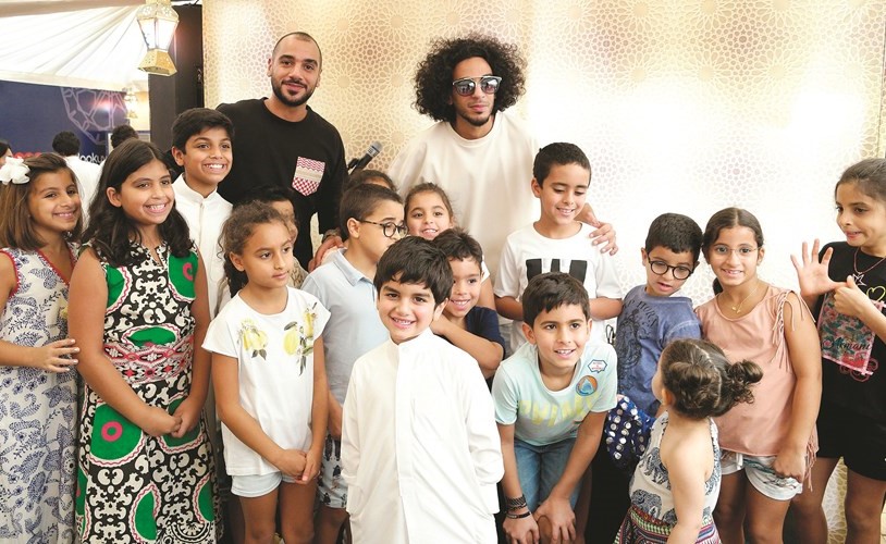 لقطة مع الأطفال بعد الحفل﻿