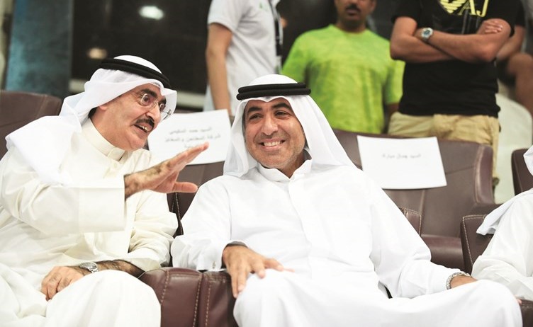 حديث بين عبداللطيف الروضان وفواز الحساوي﻿
