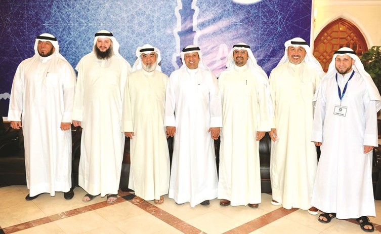 فيصل الكندري يهنئ آل الشطي بالشهر المبارك﻿