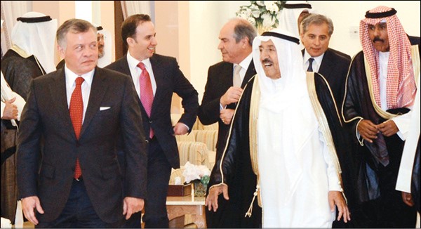 صاحب السمو الأمير الشيخ صباح الأحمد لدى استقباله العاهل الأردني الملك عبدالله الثاني بحضور سمو ولي العهد الشيخ نواف الأحمد