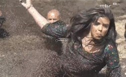 بالفيديو.. فنانة مصرية تصدم الجمهور وتضرب رامز جلال بشكل هستيري