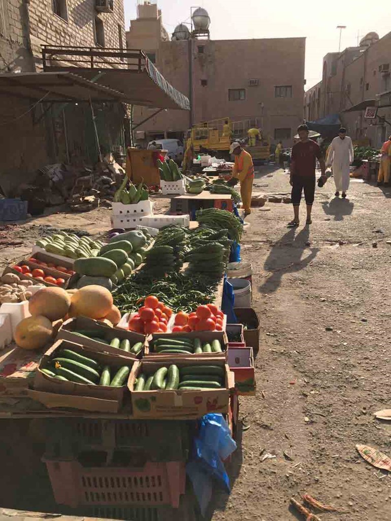 إتلاف 5 أطنان من الخضروات والفواكه في "الفروانية"