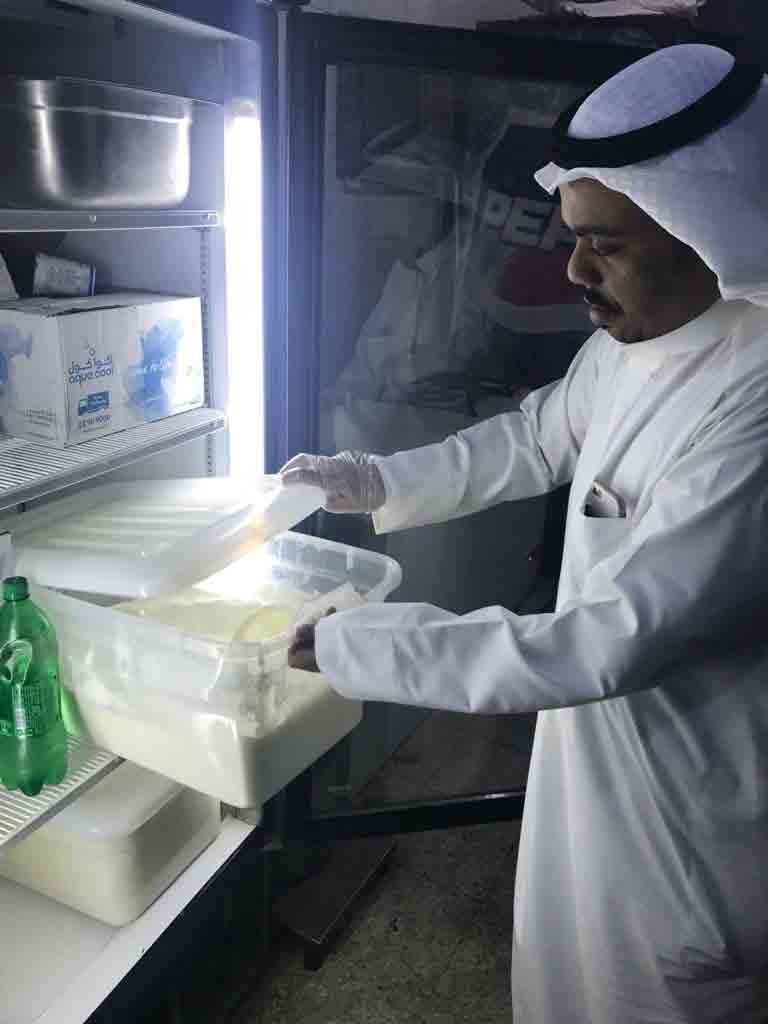 إتلاف 69 كيلوغراماً مواد غذائية وتحرير 14 مخالفة بصناعية الجهراء