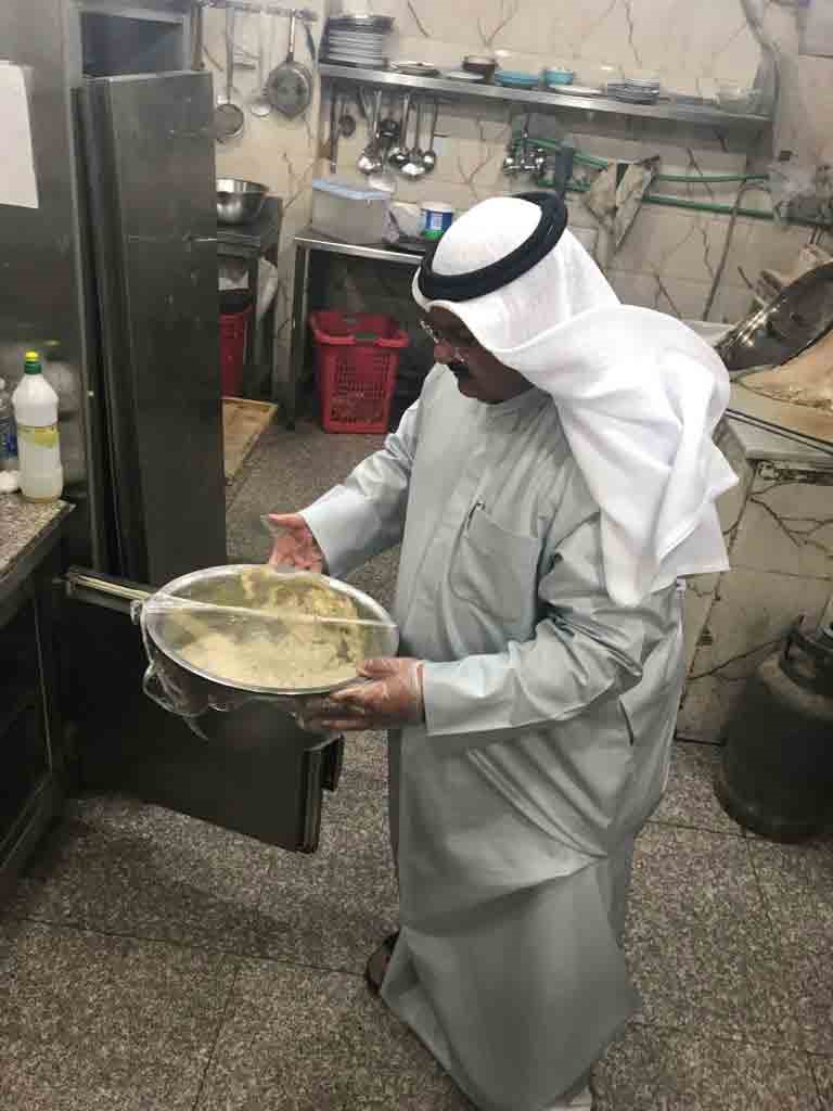 إتلاف 69 كيلوغراماً مواد غذائية وتحرير 14 مخالفة بصناعية الجهراء