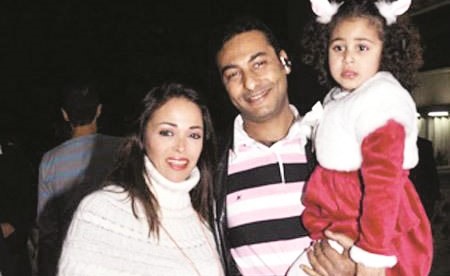 داليا البحيري وابو ابنتها محمد فريد﻿
