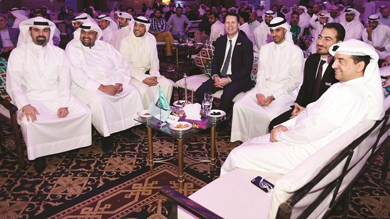 الخرافي ومسؤولو الإدارة التنفيذية أثناء الغبقة﻿