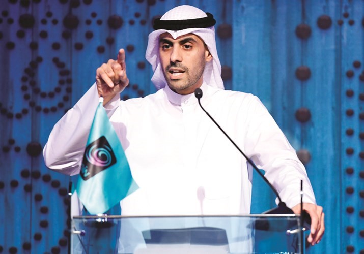 الخرافي ملقيا كلمته في غبقة زين﻿