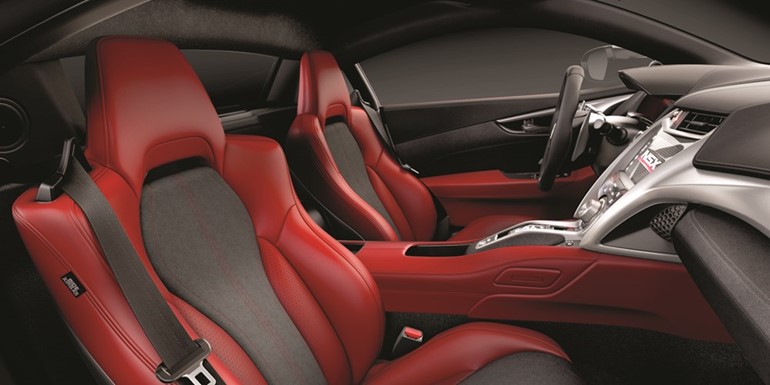 NSX من ACURA أيقونة رياضية فاخرة تحاكي تصميم المستقبل