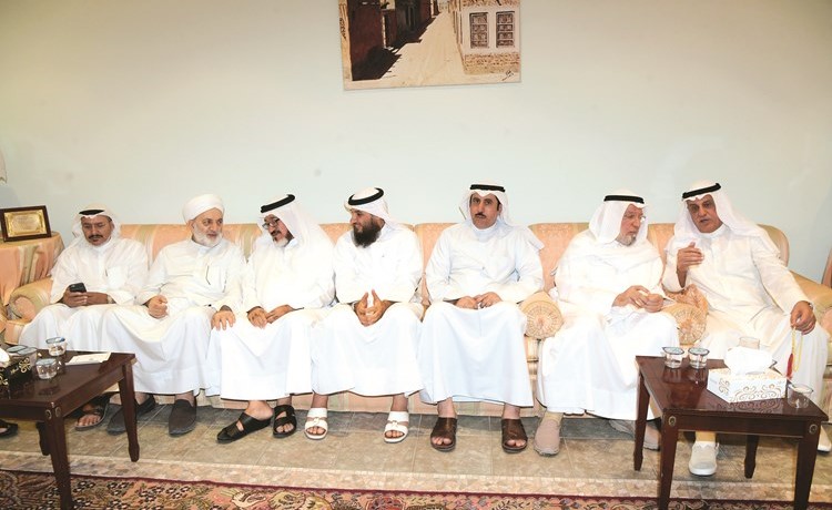 بدر الحميضي والزميل يوسف عبدالرحمن ود.عبدالله نجيب سالم مع أحمد باقر وعلام الكندري﻿
