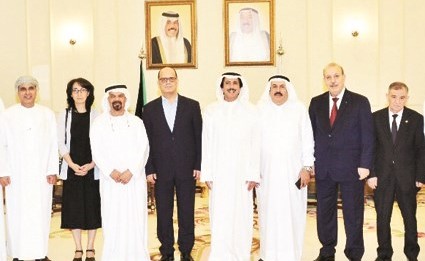 الشيخ عزام الصباح وعدد من السفراء والديبلوماسيين المشاركين في الغبقة﻿