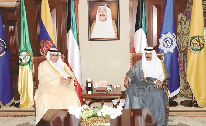 سمو ولي العهد الشيخ نواف الاحمد خلال لقائه د.محمد الفارس﻿