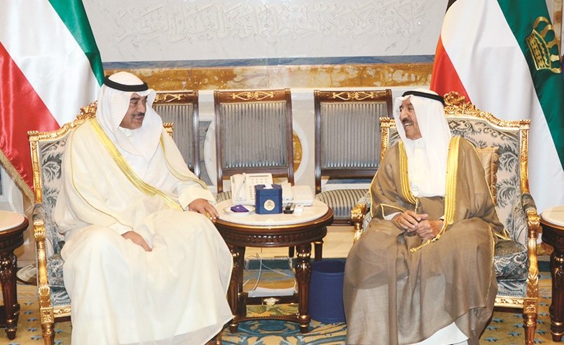 صاحب السمو الأمير الشيخ صباح الأحمد خلال استقباله الشيخ صباح الخالد ﻿