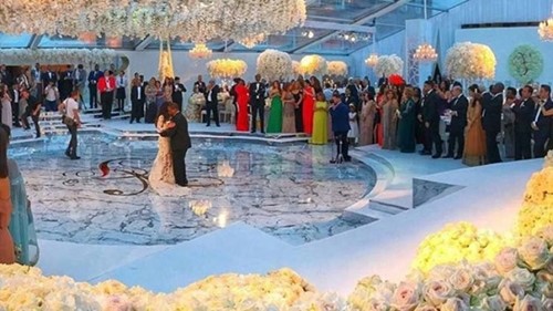 بالصور.. شاهدوا حفل الزفاف الأفخم في العالم.. الأرقام تفوق التصوّر والتحضيرات خيالية وهذه هوية العروسين