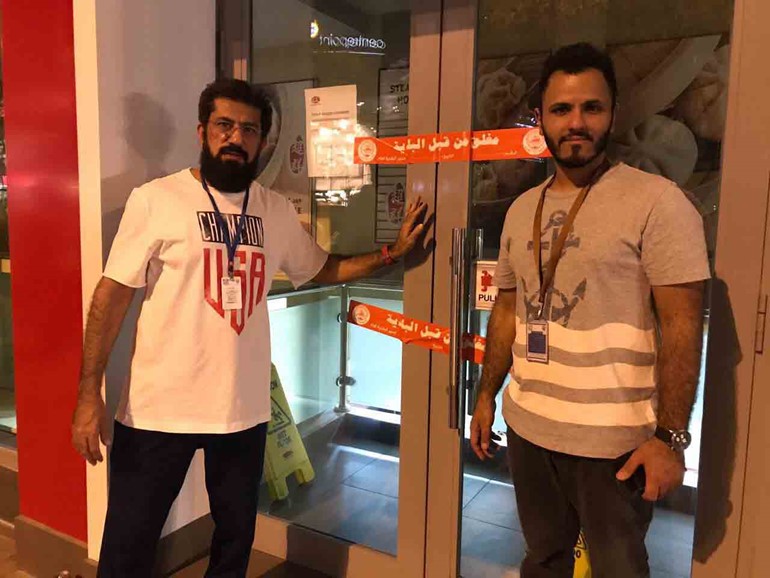 غلق 3 محلات وإتلاف 236 كيلوغراماً مواد غذائية في "حولي"